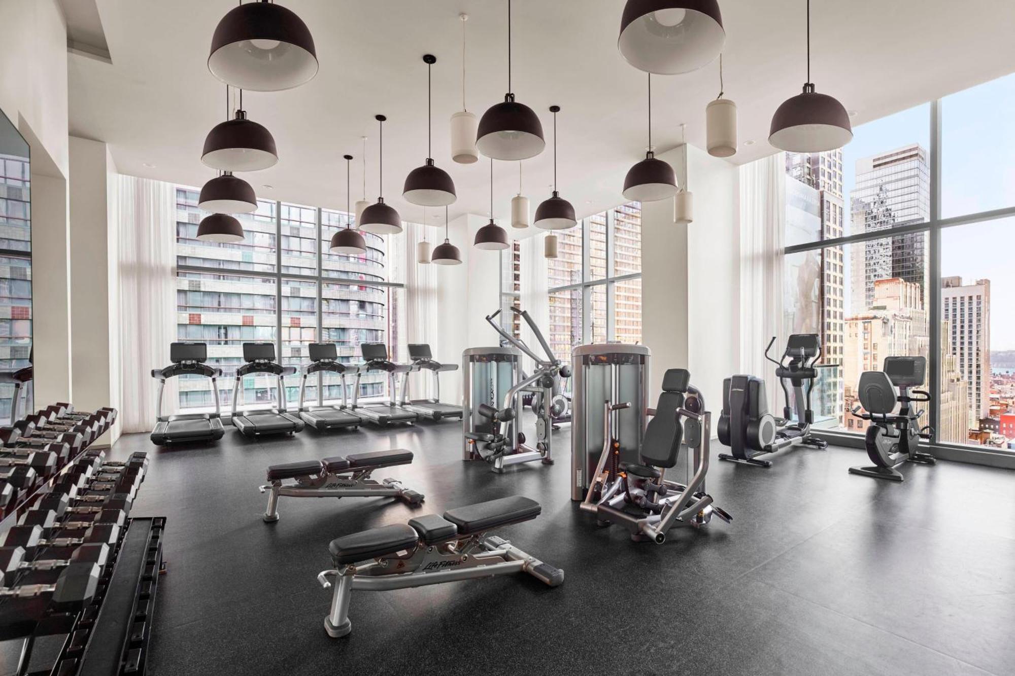 The Times Square Edition Нью-Йорк Екстер'єр фото The gym at 100 East 53rd Street