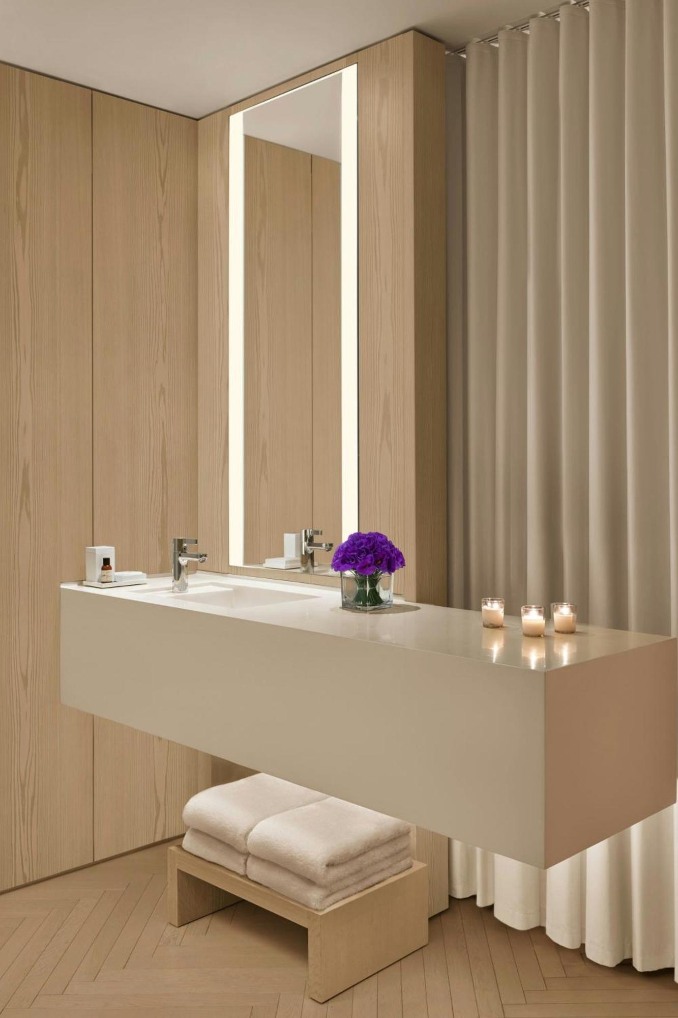 The Times Square Edition Нью-Йорк Екстер'єр фото A 3D rendering of a bathroom